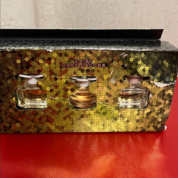 Marc Jacobs Accessories - MARC JACOBS DAISY*DAISY LOVE*DAISY EAU SO FRESH 3 X 0.13 FL. OZ. YOU’LL LOVE IT
